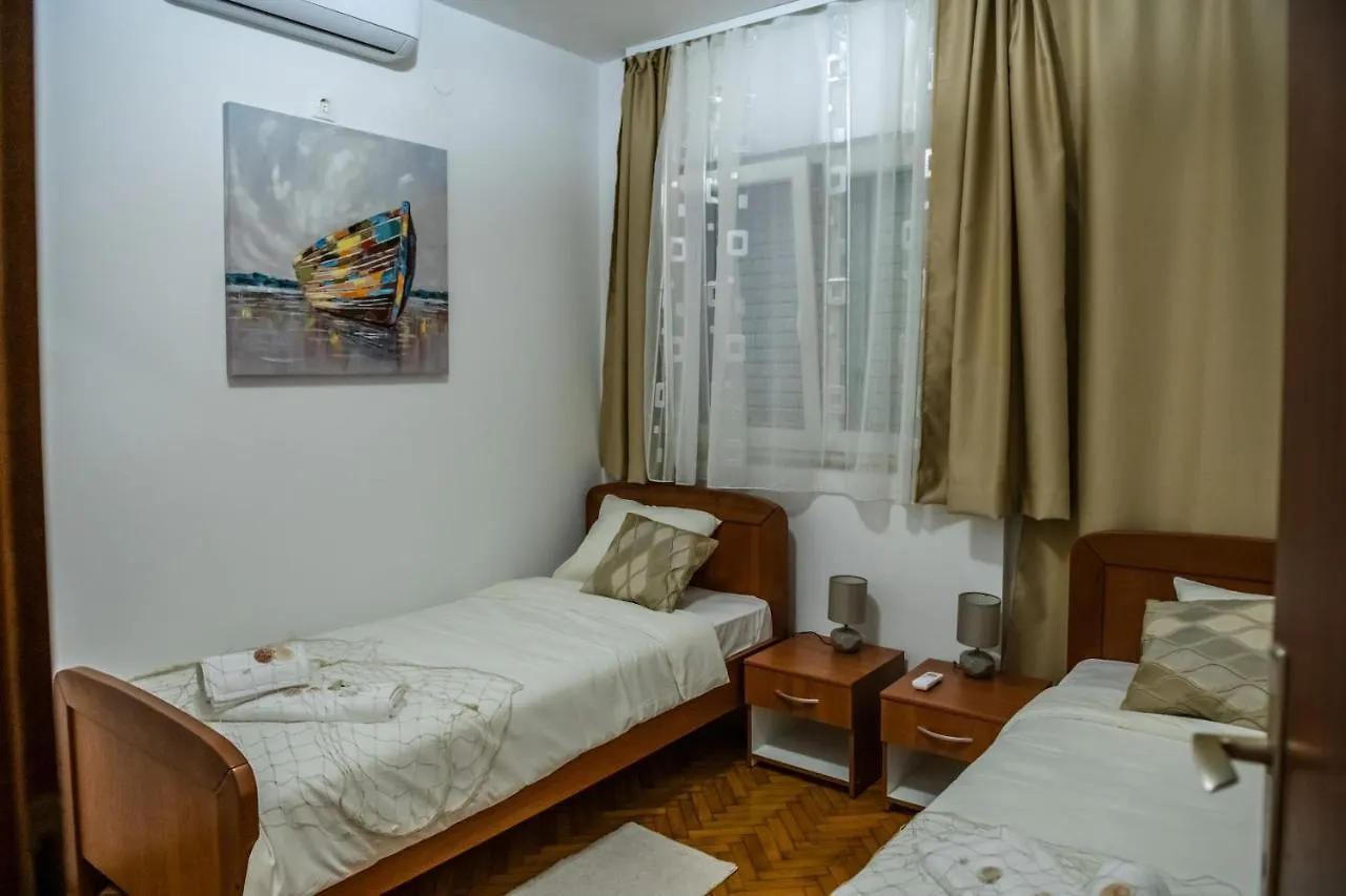 Apartment Pebbles - With Jacuzzi Split 0*,  Croatia